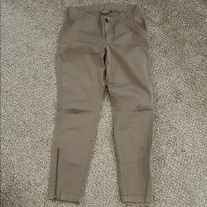Like New—Athleta Women’s Khaki Chinos with Zipper Detail Size 6
